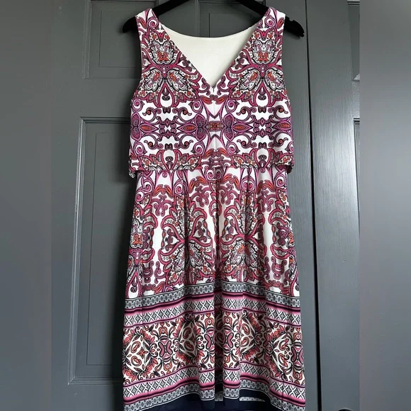 Vince Camuto - Elegant Multicolor Patterned Dress
 Size 8 - Picture 5 of 7